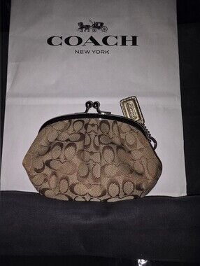 Vintage Coach Mini Signature Kisslock Coin Purse/pouch